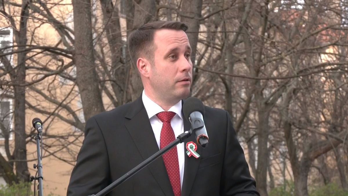 Dömötör Csaba: A mi sapkánkon az áll, nekünk Magyarország az első!
