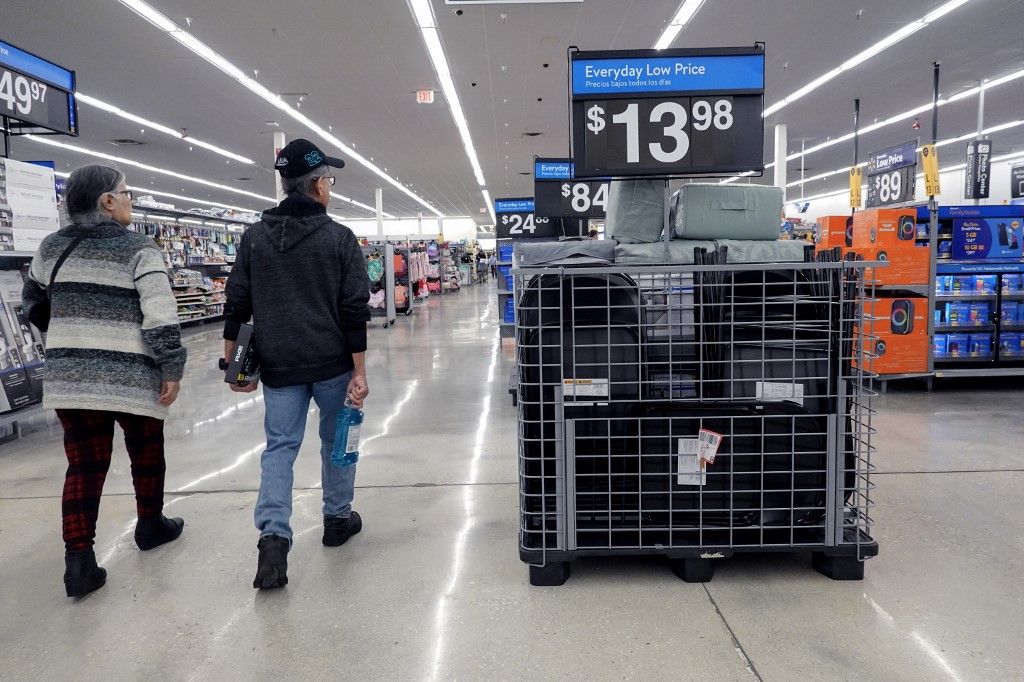 Bevásárlók a Walmart üzletben (Fotó: Getty Images via AFP)