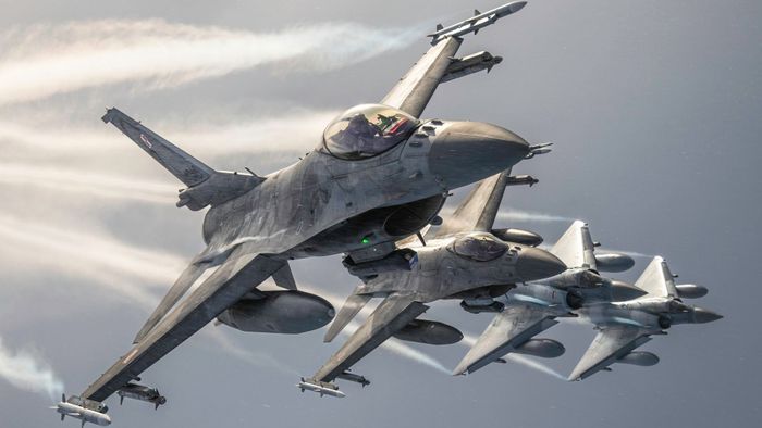 Így kergetik az orosz vadászgépeket a NATO repülői + videók