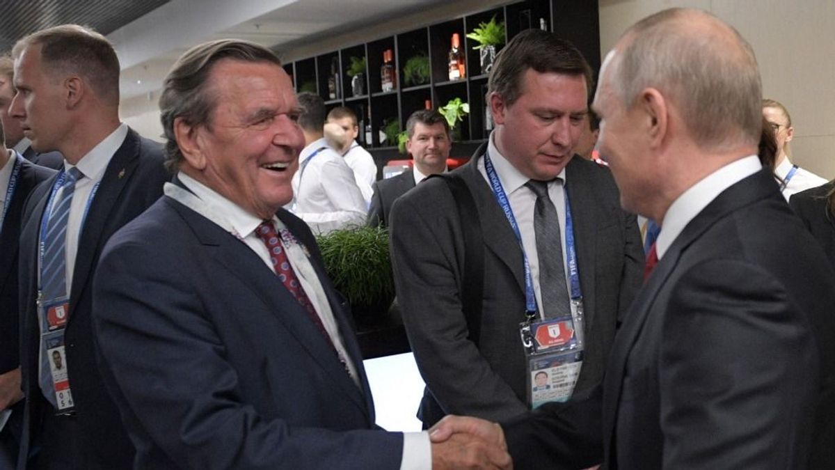 Gerhard Schröder: A Nyugatnak tárgyalnia kell Putyinnal