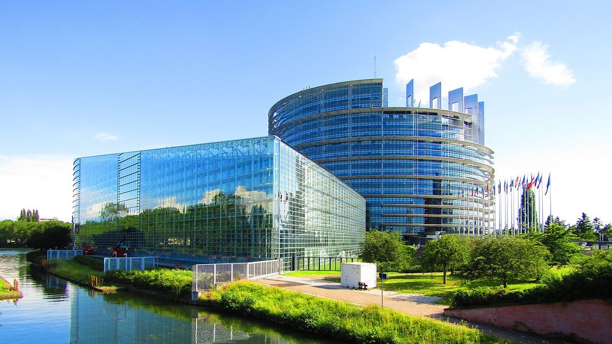 A legordítóbb korrupciós esetek is büntetlenül maradnak az Európai Parlamentben
