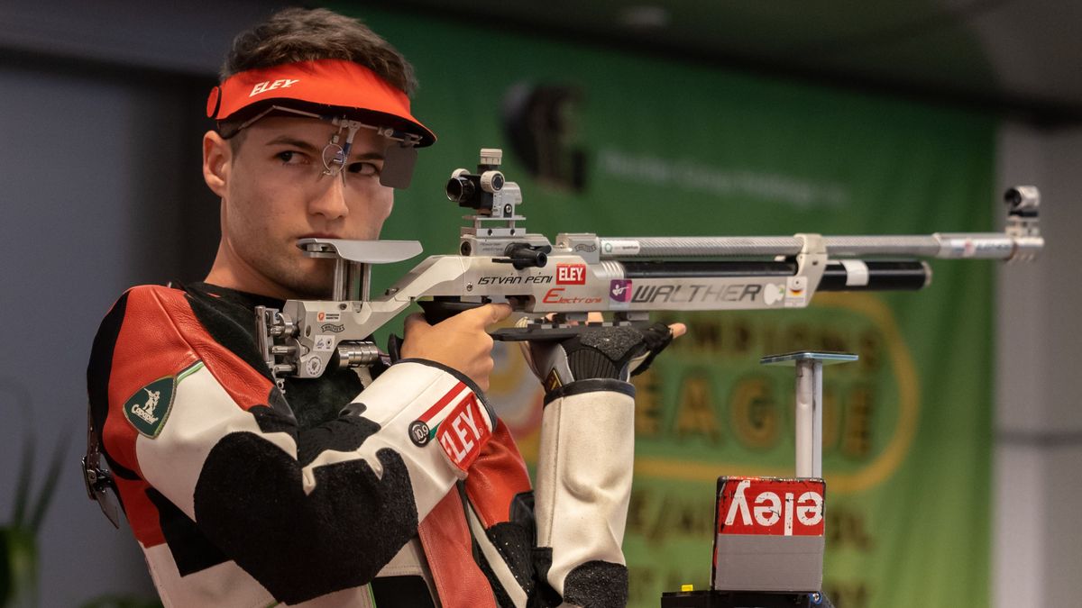 Péni István szerint természetes, hogy a sportlövők segítik egymást