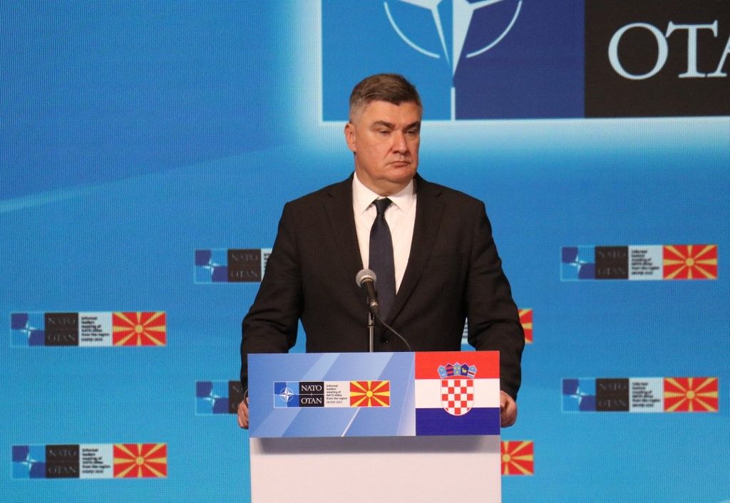 Zoran Milanovic horvát elnök beszédet mond, amikor részt vesz a régió NATO-szövetségeseinek informális vezetőinek találkozóján Szkopjéban, Észak-Macedóniában 2023. november 22-én.  (Fotó: Umeys Sulejman / ANADOLU / Anadolu az AFP-n keresztül)