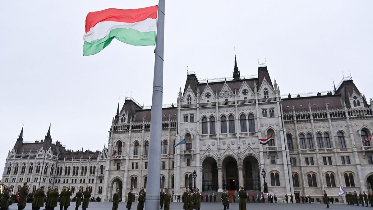 Orbán Viktor a Nemzeti Múzeumnál mond beszédet március 15-én