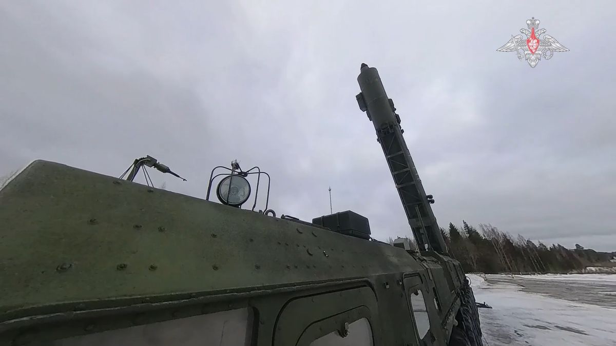 Oroszország rakétaindítást hajtott végre a Jarsz mobil alapú, leválasztható robbanófejjel felszerelt, szilárd hajtóanyagú interkontinentális ballisztikus rakétával. Forrás: orosz védelmi minisztérium