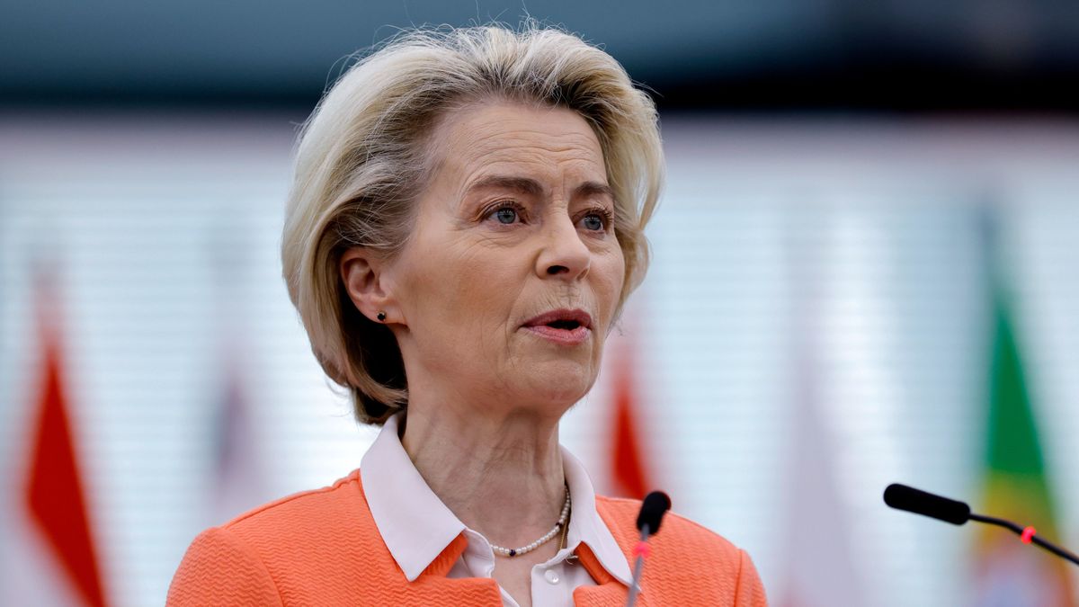 Ursula von der Leyen már nem sokáig viselkedhet királynőként