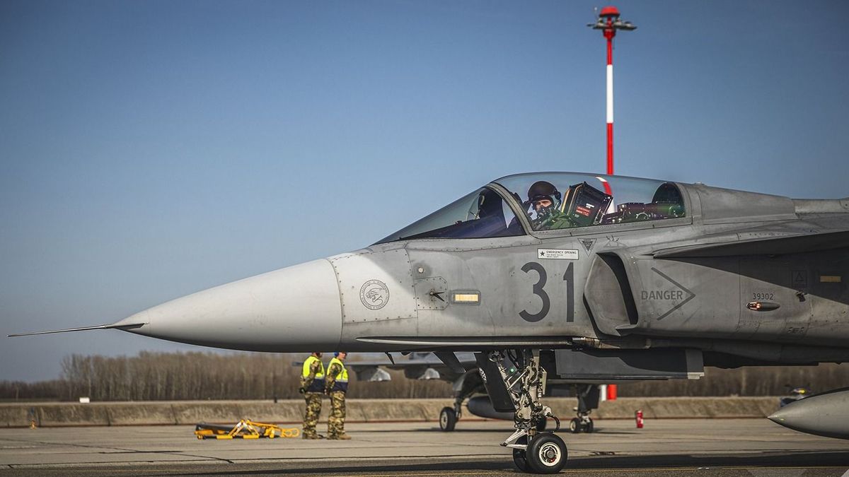 Így gyakorlatoznak a magyar Gripenek + videó