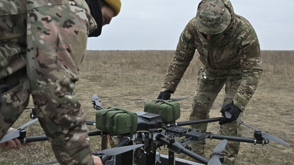 A csatatéren egyre fontosabbá váló drónok fejtörést okoznak az ukránoknak Fotó:  Genya Savilov/AFP