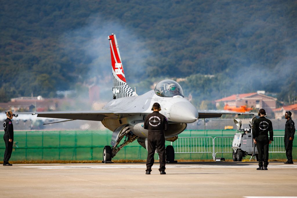 Seoul Aerospace And Defense Exhibition 2023 Day 2 F-16 F-16
vadászgép, repülő