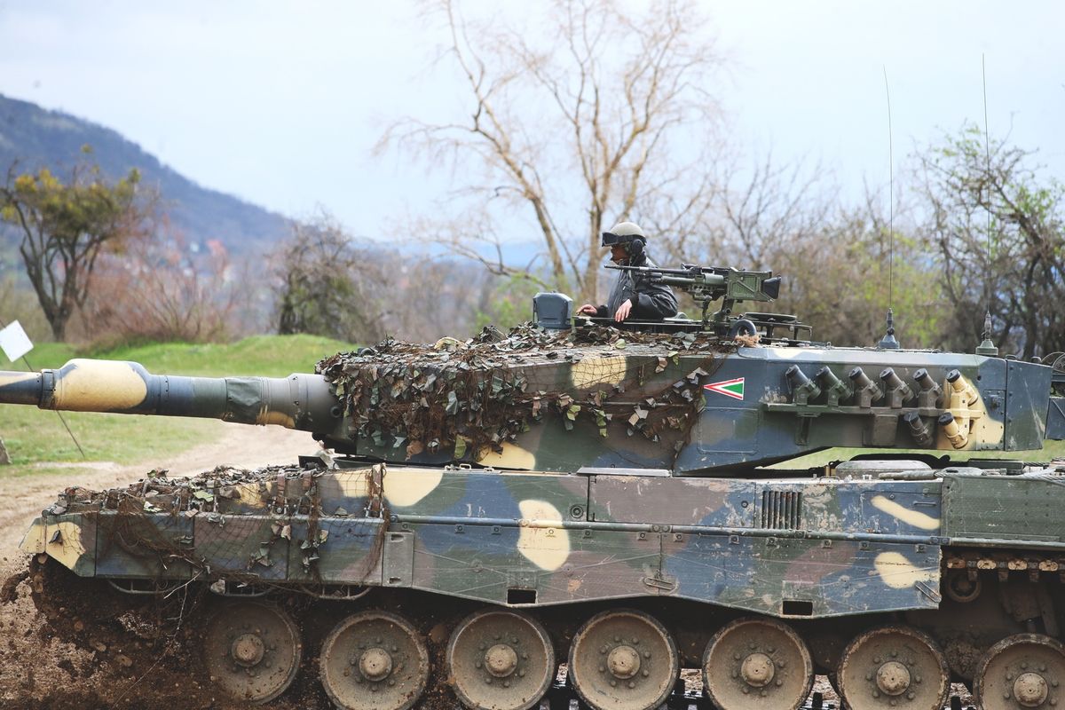 Leopard 2-es harckocsi NATO-hadgyakorlaton Tatán