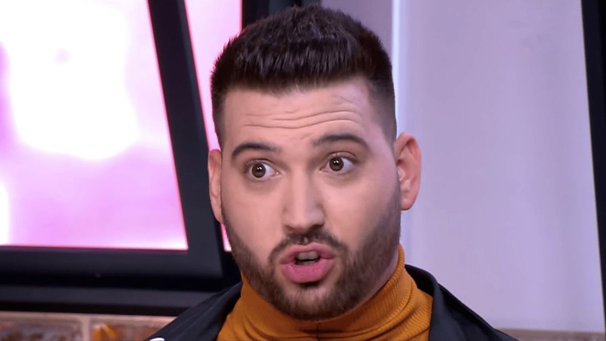 Azzal vádolták meg a homoszexualitásával nyíltan kérkedő baloldali influenszert, hogy kiskorúval létesített szexuális kapcsolatot