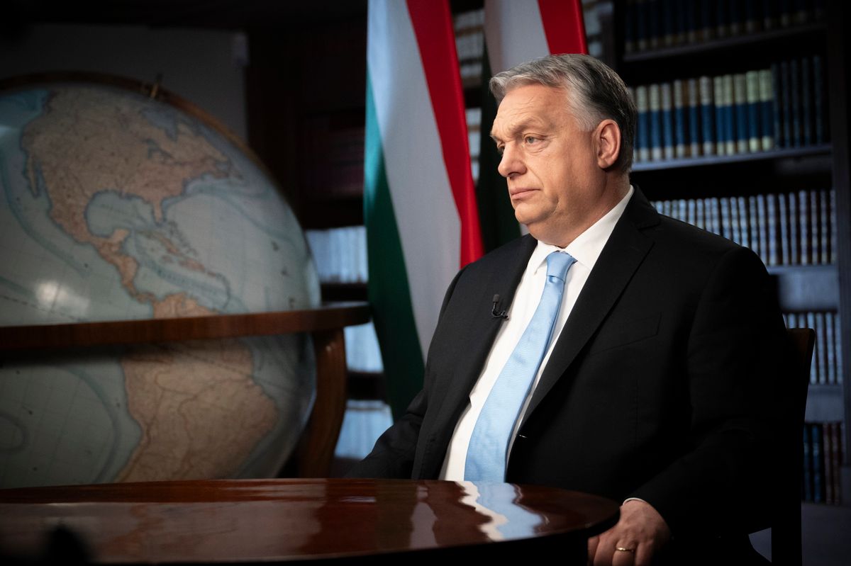 A Miniszterelnöki Sajtóiroda által közreadott képen Orbán Viktor kormányfő interjút ad az amerikai útjáról az M1 aktuális csatornának a Karmelita kolostorban 2024. március 10-én. (Fotó: MTI/Miniszterelnöki Sajtóiroda/Benko Vivien Cher)