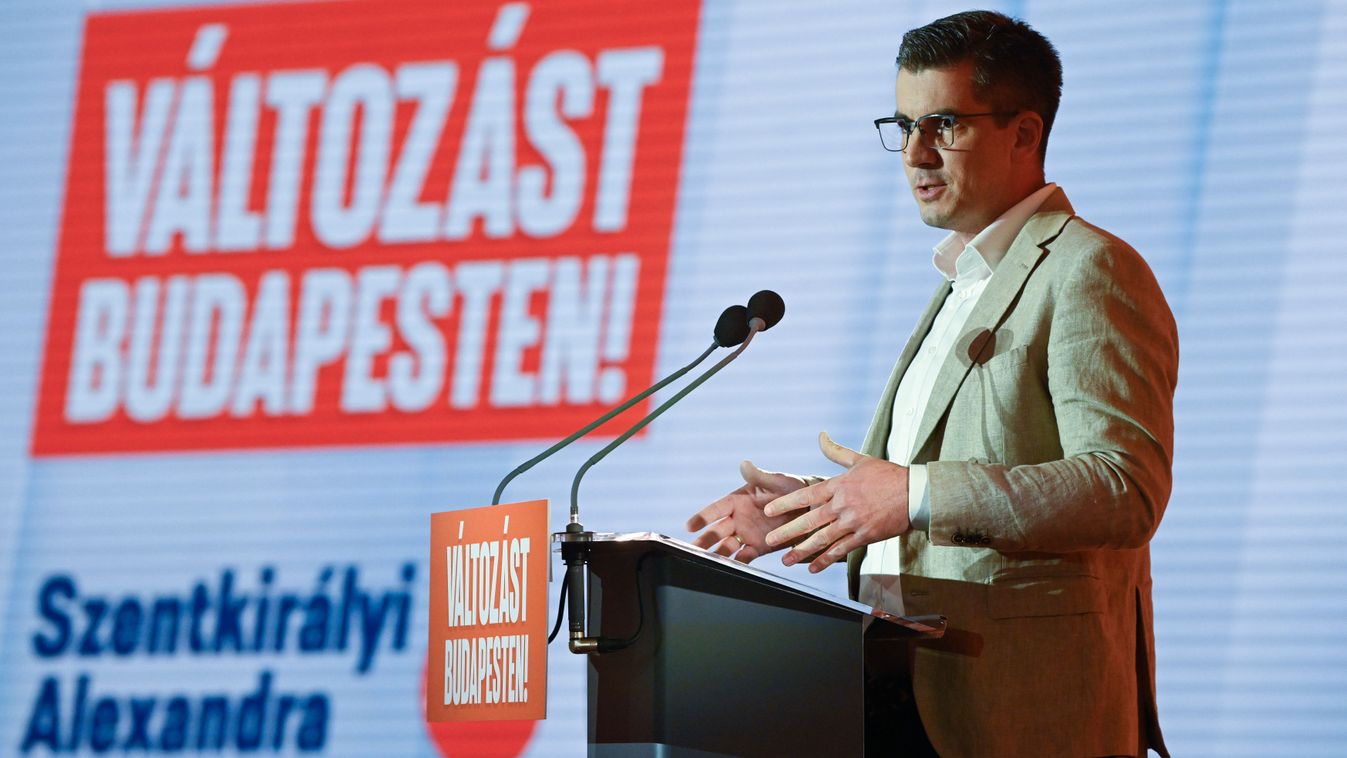 Budapest, 2024. április 17.
Kocsis Máté, a Fidesz frakcióvezetõje beszédet mond Szentkirályi Alexandrának, a Fidesz-KDNP fõpolgármester-jelöltjének budapesti kampányindító rendezvényén a Bálna rendezvényközpontban 2024. április 17-én.
MTI/Koszticsák Szilárd
