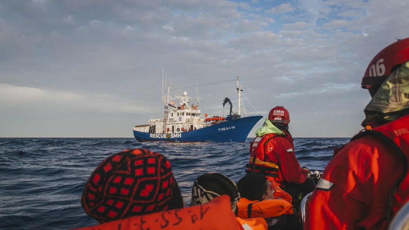 Migrants rescued by Spanish NGO SMH
Migránsokat mentenek ki a tengerből februárban. (Fotó: Borja Abargues / ANADOLU / Anadolu az AFP-n keresztül)