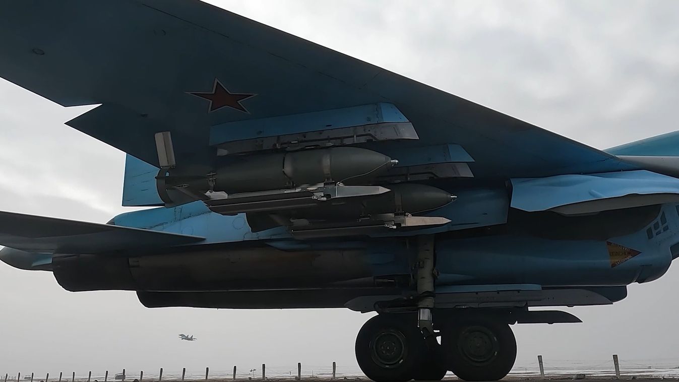 Orosz Szu-34-es bombázó repülők támadásra indulnak