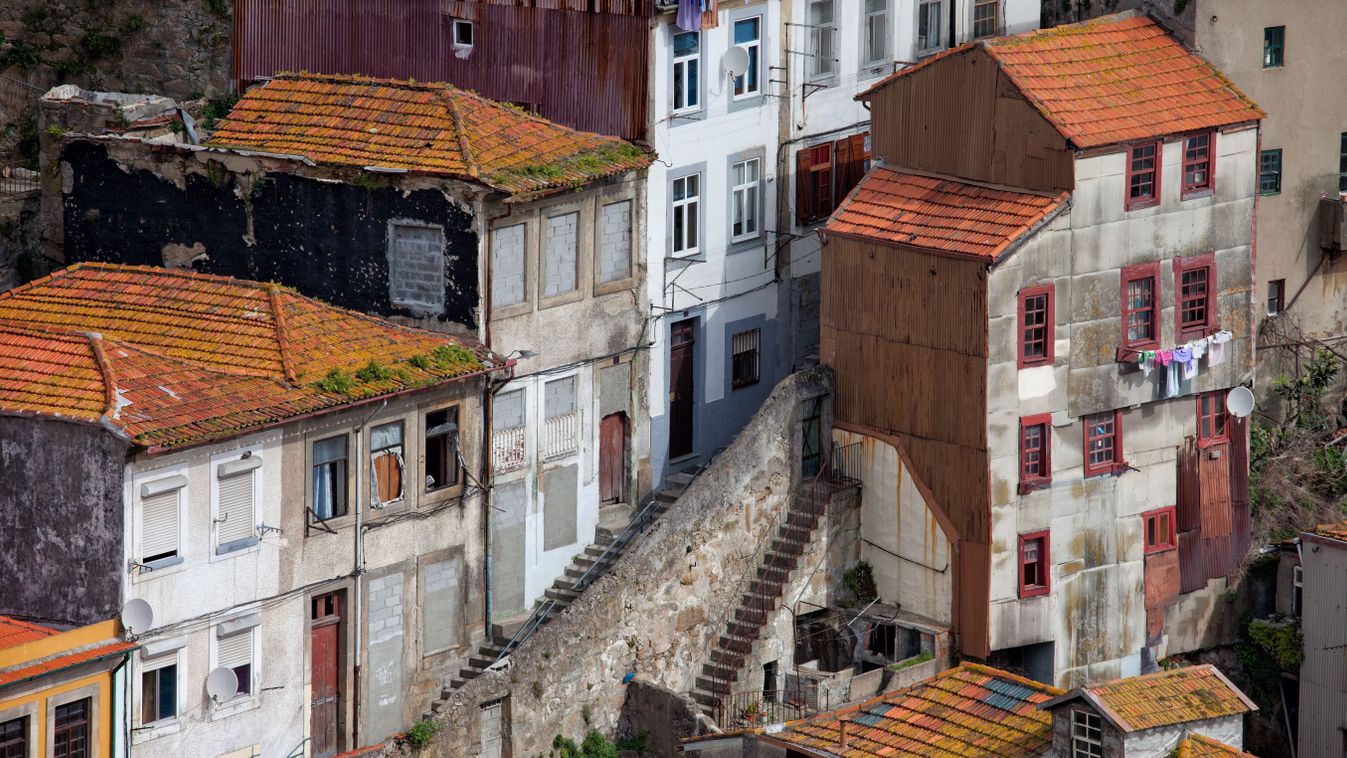Old,Houses,In,Historic,City,Centre,Of,Porto,In,Portugal.