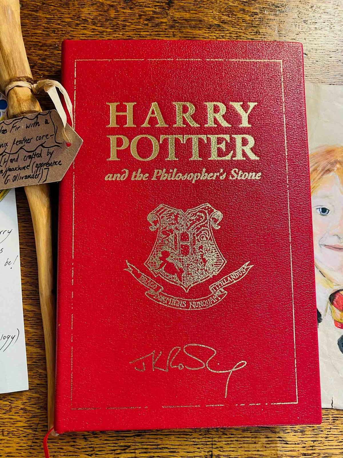 Az egyik legritkább Harry Potter kötet tizenötezer angol fontért kelt el egy aukción.