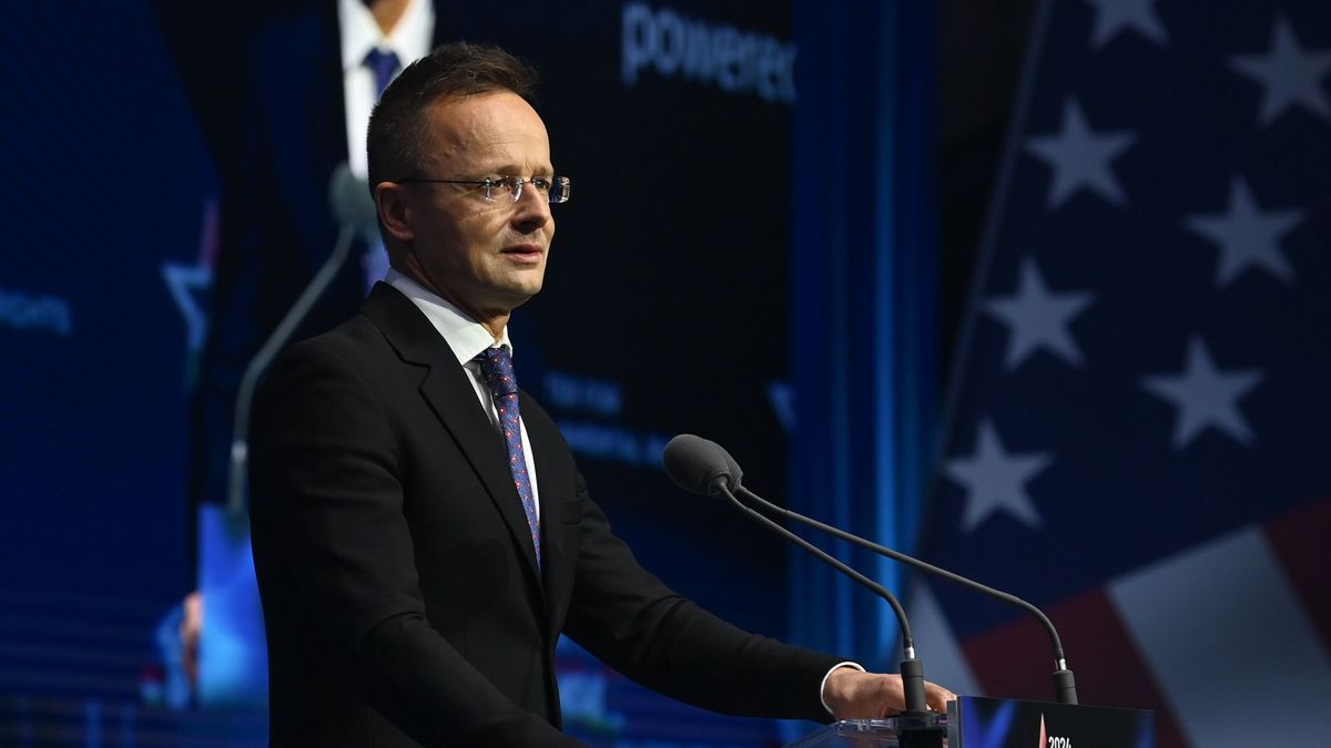 Szijjártó Péter: Az atomháborús őrületnek véget kell vetni