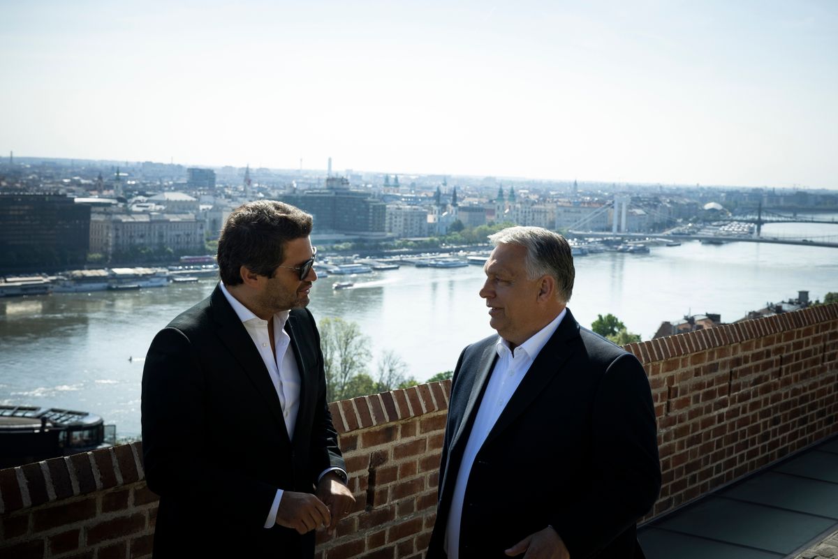 A Miniszterelnöki Sajtóiroda által közreadott képen Orbán Viktor miniszterelnök, a Fidesz elnöke (j) fogadja André Venturát, a portugáliai Chega párt elnökét a Karmelita kolostorban 2023. május 5-én (Fotó: MTI/Miniszterelnöki Sajtóiroda/Fischer Zoltán)