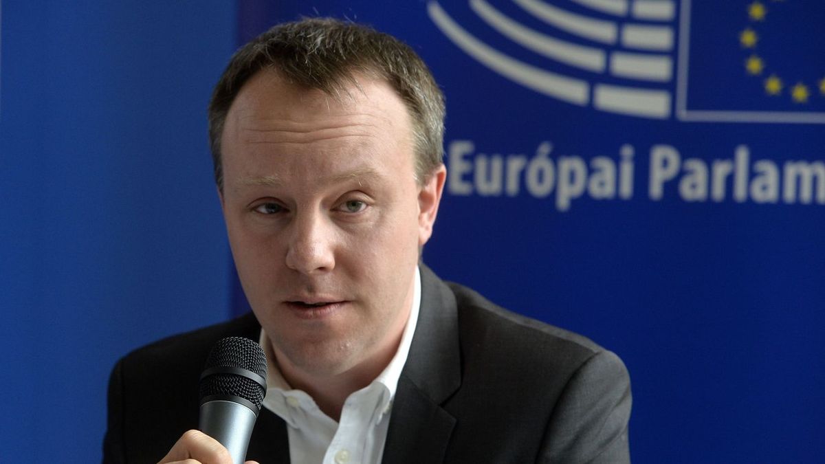 Az összes, Magyarországnak járó EU-forrás leállításáról fantáziál a magyargyűlölő politikus