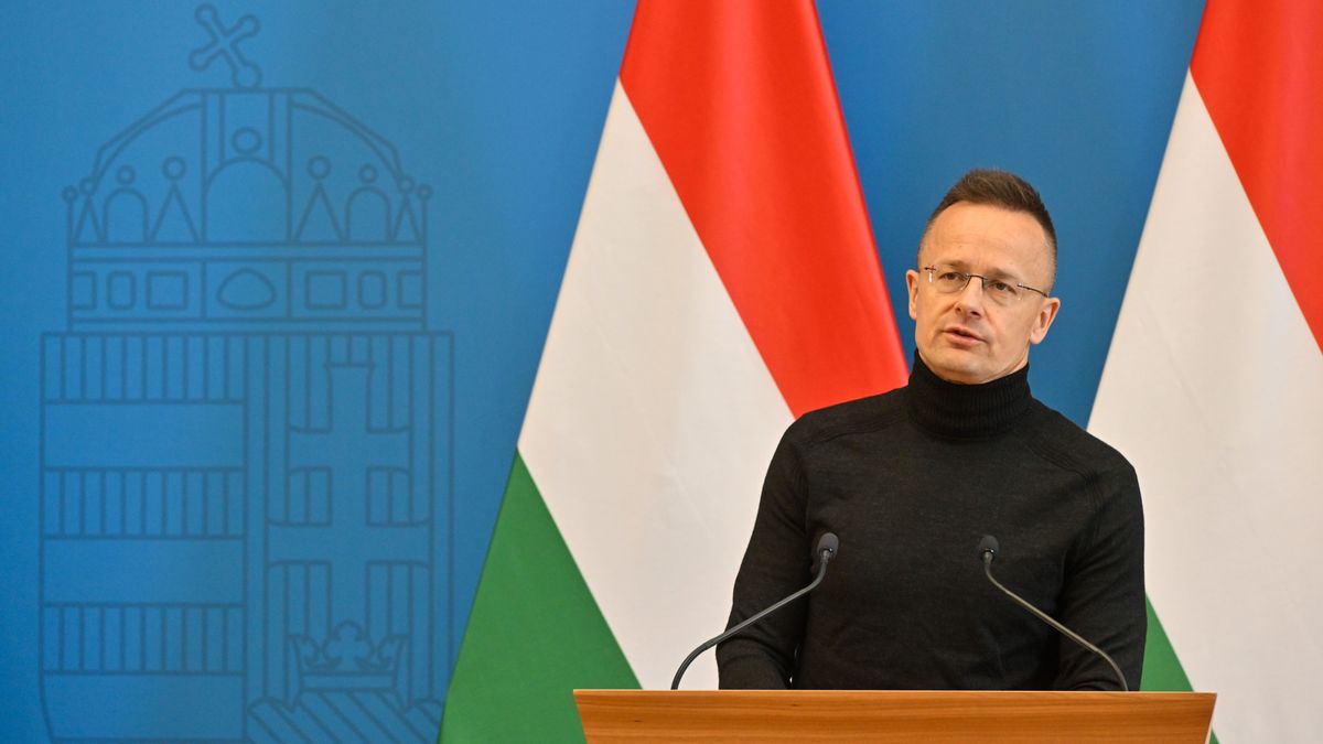 Tádzsikisztánba érkezett Szijjártó Péter