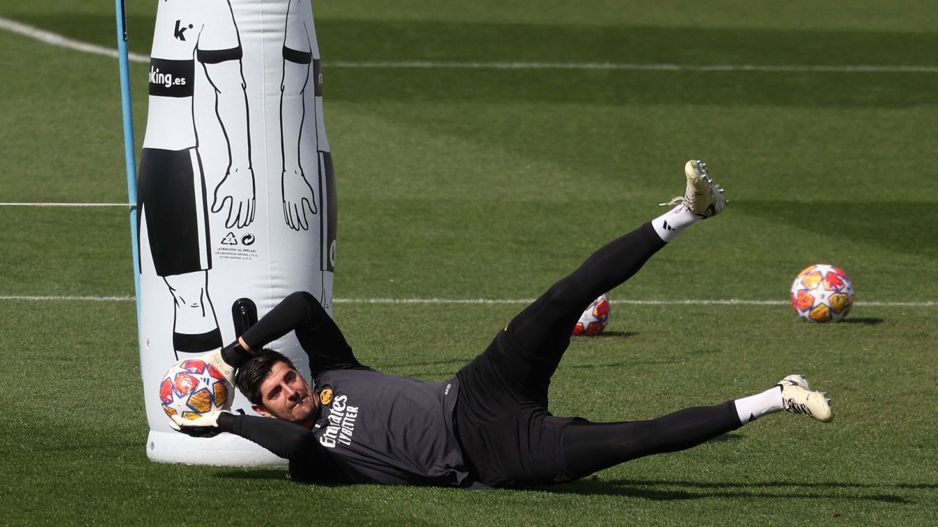 Real Madrid Belgian goalkeeper Thibaut Courtois trains on the eve of the UEFA Champions League  Euro 2024
 Ciudad Real Madrid training ground in Valdebebas, outskirts of Madrid, on March 5, 2024. (Photo by PIERRE-PHILIPPE MARCOU / AFP)