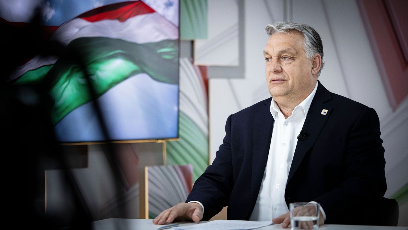 A Miniszterelnöki Sajtóiroda által közreadott képen Orbán Viktor miniszterelnök interjút ad a Kossuth rádió Jó reggelt, Magyarország! című műsorának a brüsszeli Közmédia Központban az Európai Unió állam- és kormányfői találkozójának második napján, 2024. március 22-én.