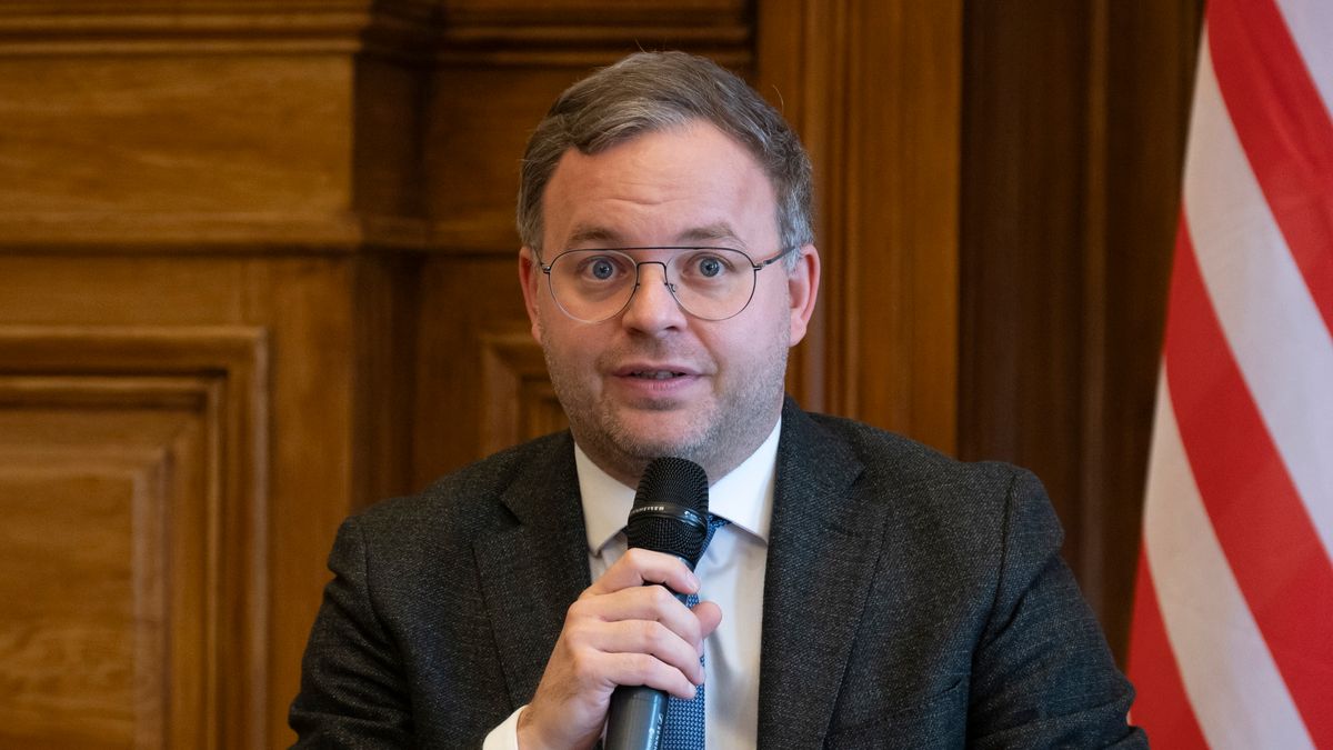 Békepárti képviselők kellenek Brüsszelbe!