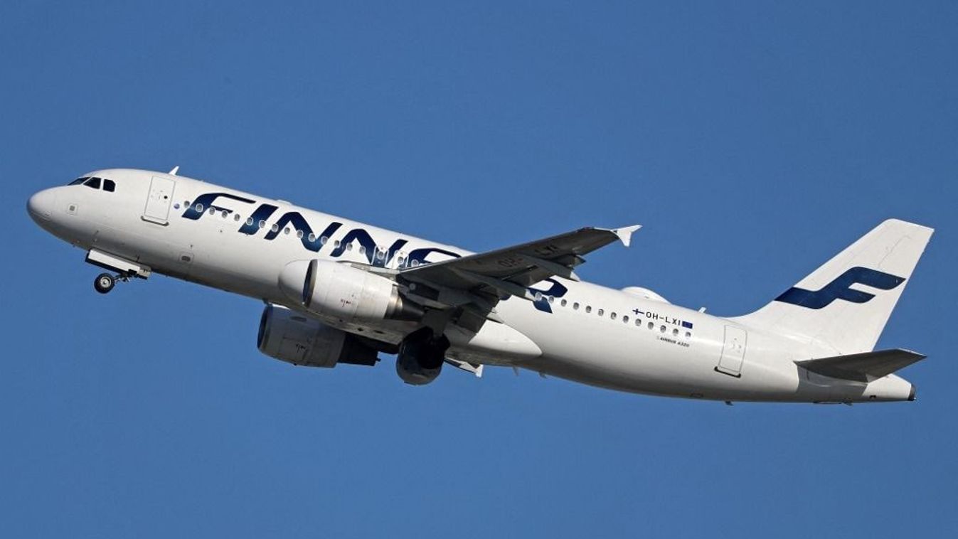 A Finnair Airbus A320-214 típusú repülőgépe felszáll 
