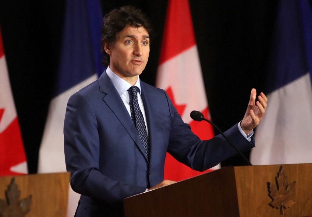 Justin Trudeau kanadai miniszterelnök felszólal egy közös sajtótájékoztatón Gabriel Attal francia miniszterelnökkel  Ottawában 2024. április 11-én (Fotó: AFP/ PATRICK DOYLE)
