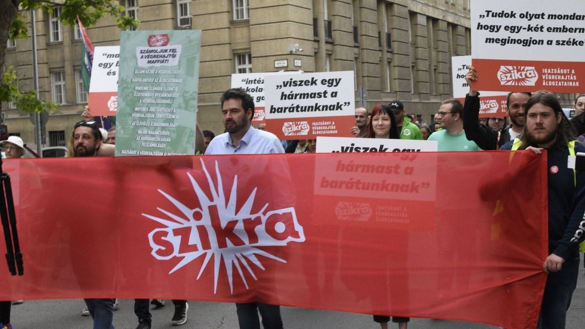 A Momentumot nem érdekli a Szikra Mozgalom pedofilbotránya