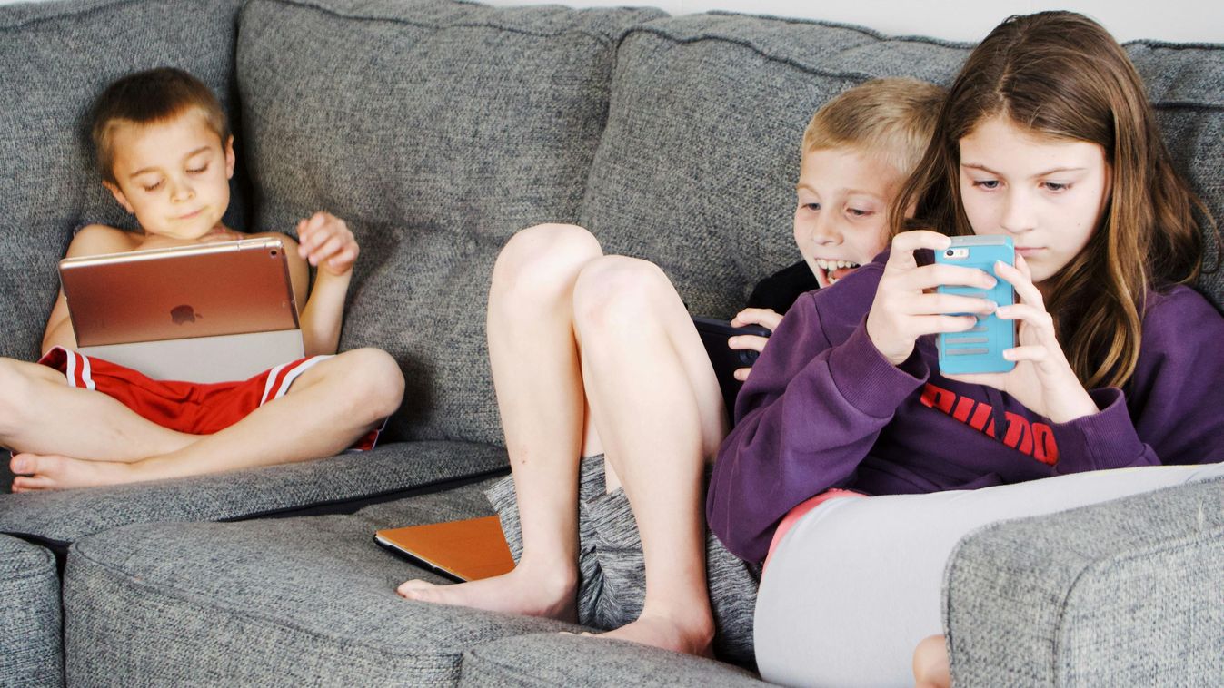 mobilozás gyerekek mobiltelefon okostelefon digitális bennszülöttek