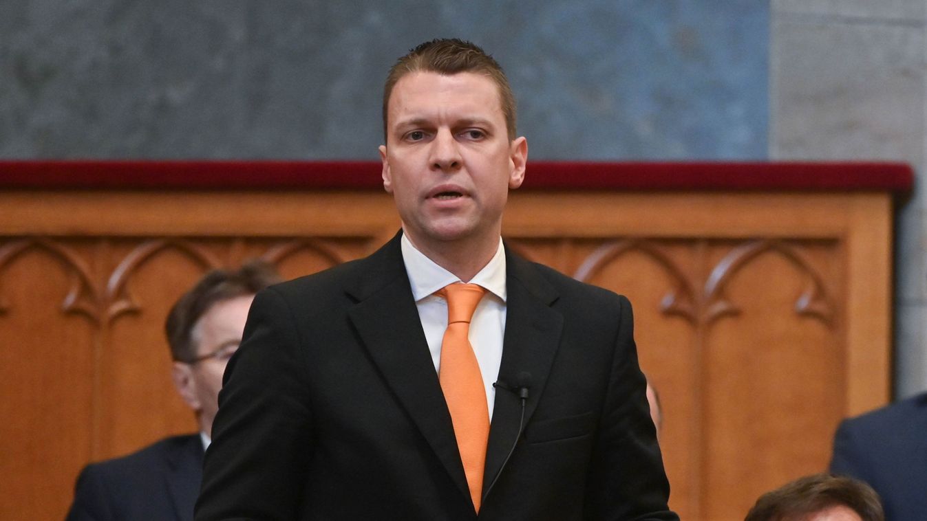 Budapest, 2024. április 8.
Menczer Tamás, a Fidesz képviselõje azonnali kérdést tesz fel az Országgyûlés plenáris ülésén 2024. április 8-án.
MTI/Bruzák Noémi