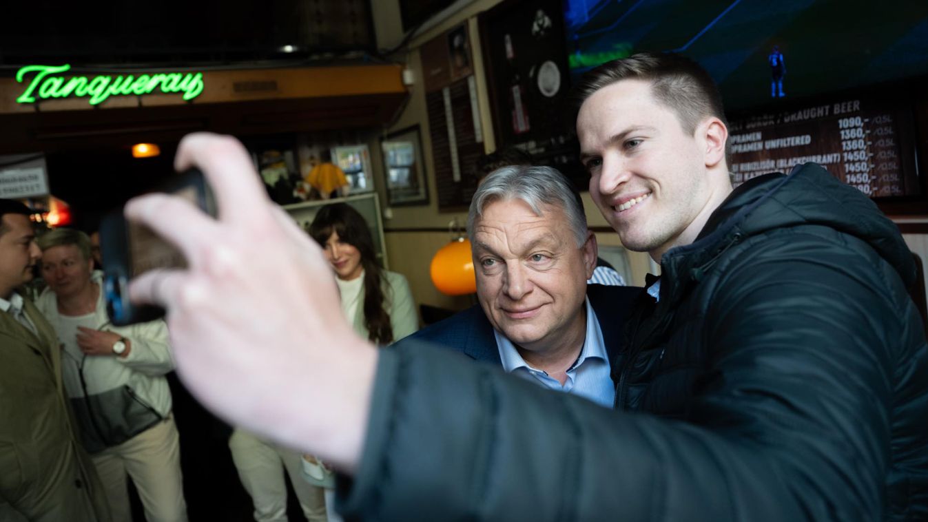 Orbán Viktor szelfi