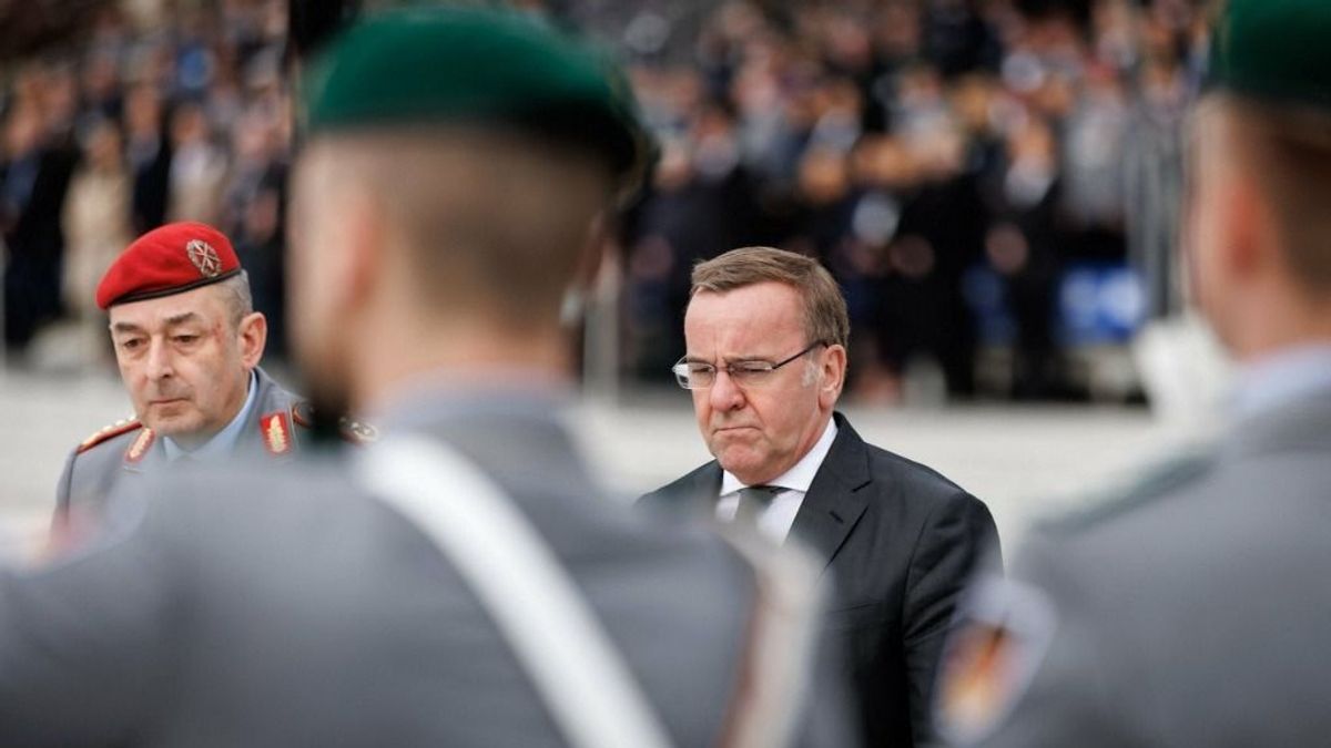 A német védelmi miniszter Putyint Hitlerhez hasonlította