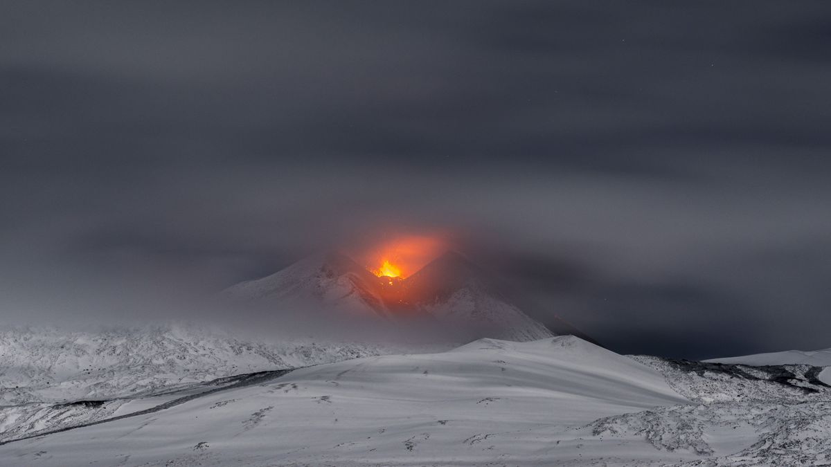 Rendkívül ritka jelenséget kaptak lencsevégre az Etna vulkánnál + videók