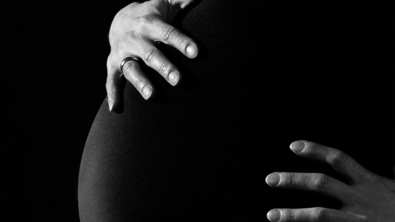 illusztráció, terhes, várandós, abortusz, nő, szülés (Forrás: Pexels)