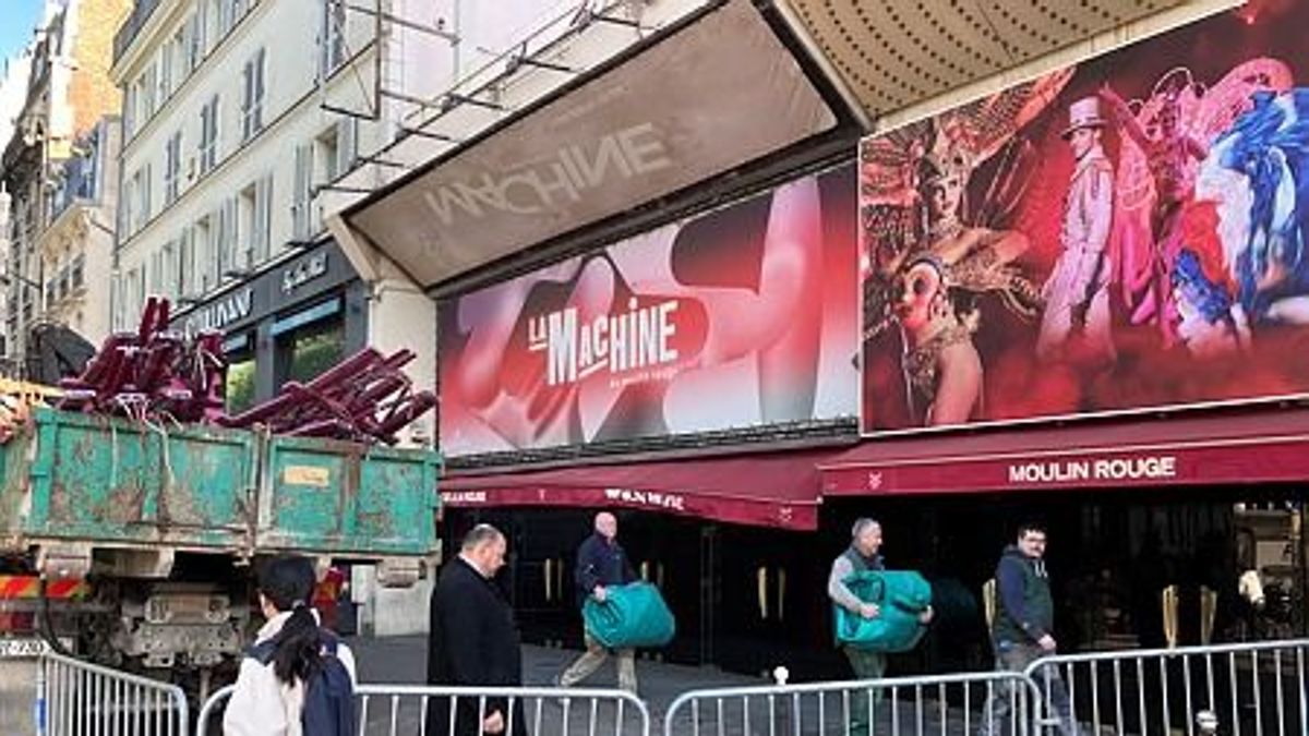 Leszakadtak a párizsi Moulin Rouge szélmalmának lapátkerekei + videó