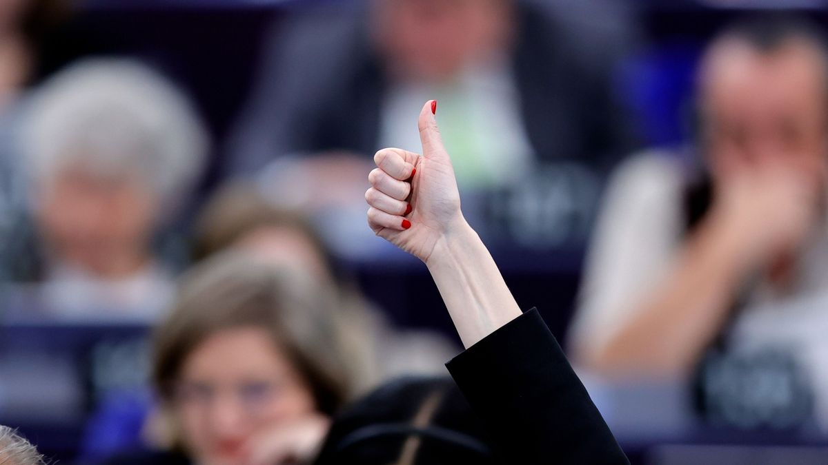 Azon kesereg a brüsszeli baloldal, hogy Magyarország uniós pénzeket kapott