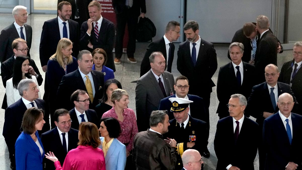 Szijjártó Péter: Magyarország büszke tagja a világ legerősebb védelmi szövetségének + videó