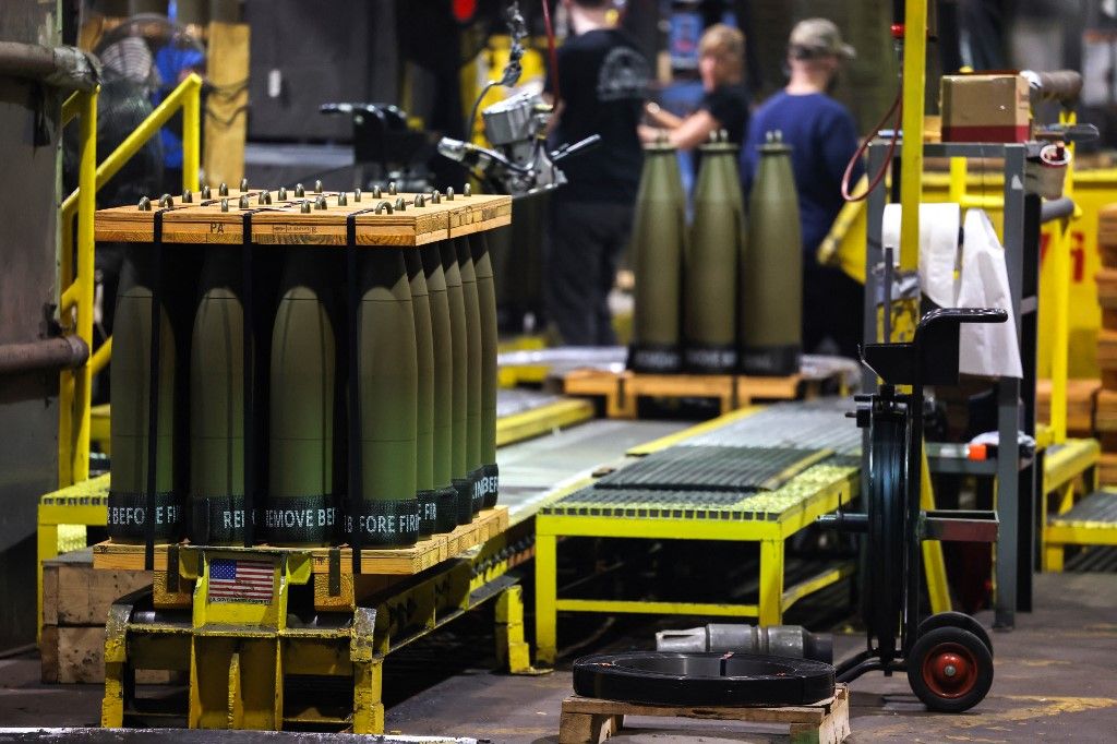 A 155 mm-es kaliberű lövedékek a gyártás után láthatók, és szállításra készen állnak a Scranton Army Munition Plant (SCAAP) Scrantonban, Pennsylvaniában 2024. április 16-án. (Fotó: AFP/Charly TRIBALLEAU)