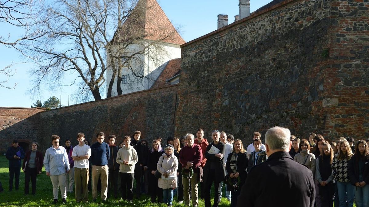 Lezajlott a 47. Kárpát-medencei Középiskolás Irodalmi Pályázat és Tábor
