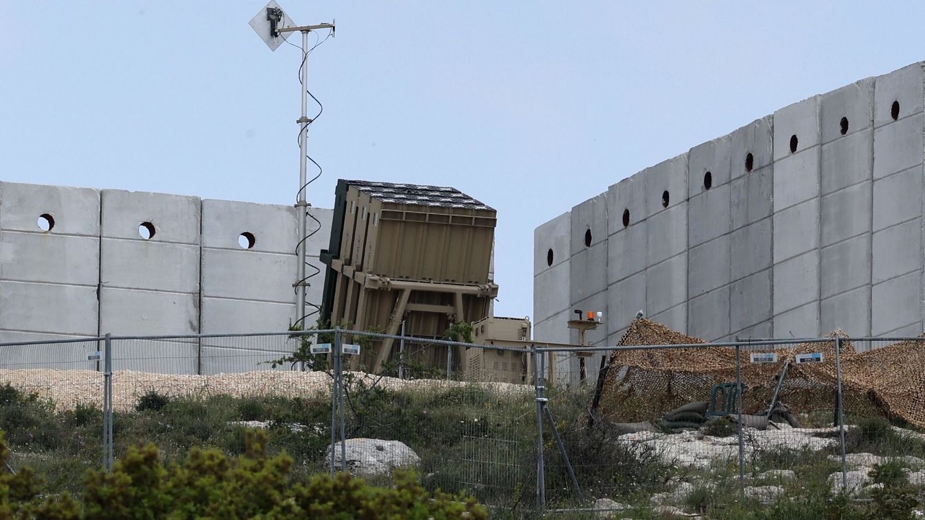 A Vaskupola nevű izraeli rakétaelhárító rendszer Jeruzsálem közelében 2024. április 14-én 