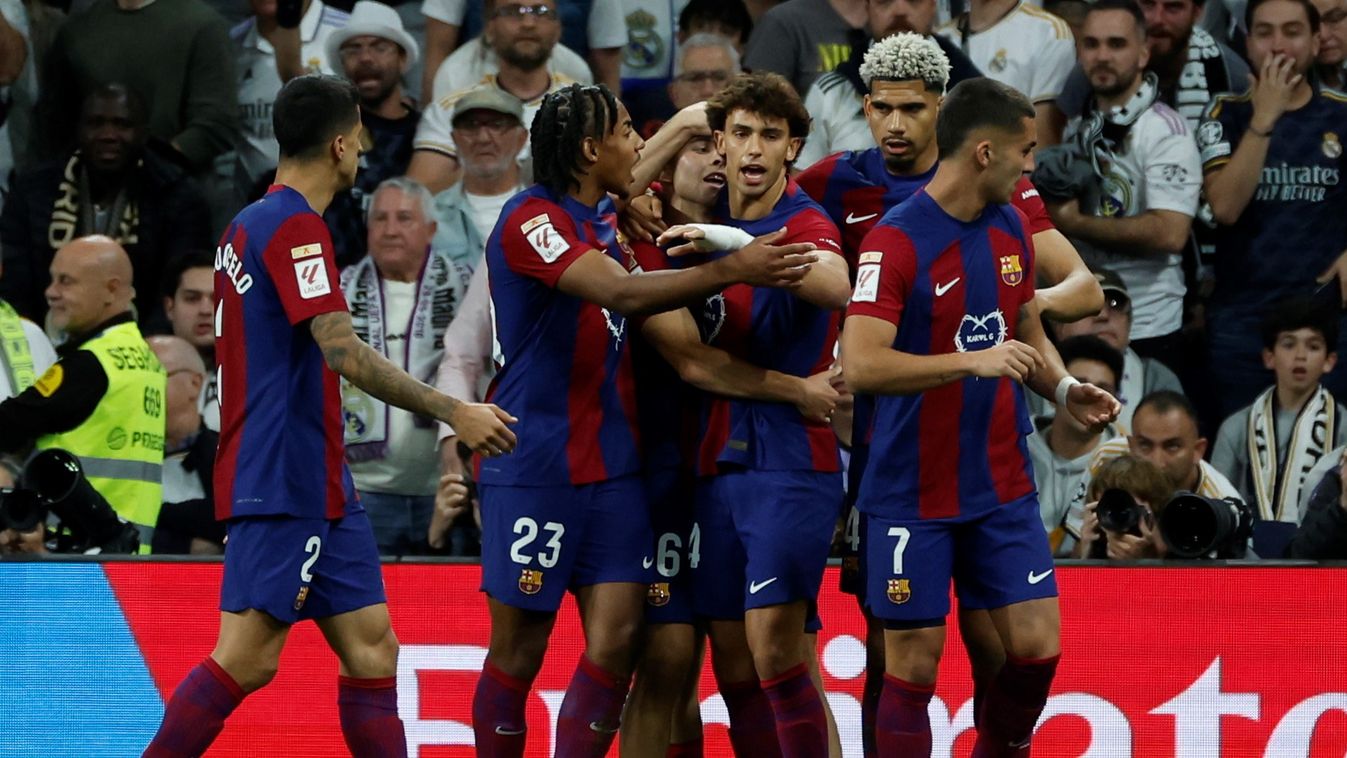 A Barcelona játékosai ünnepelnek a Santiago Bernabeu stadionban