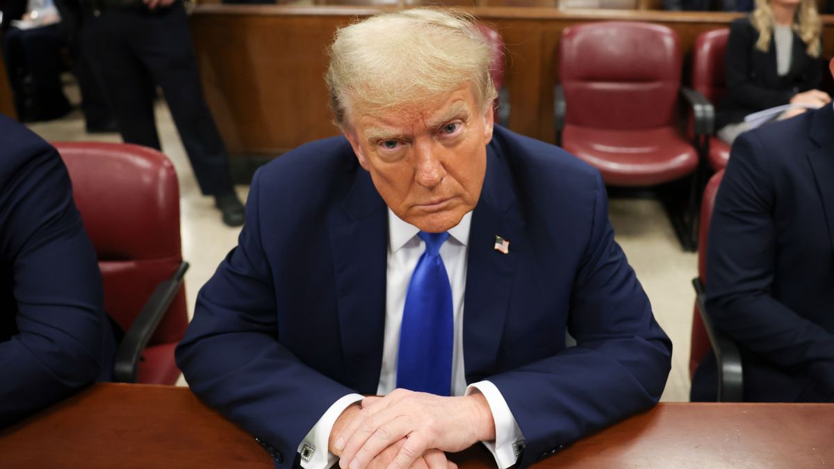 Farkába harapó kígyó a Trump elleni érvelés