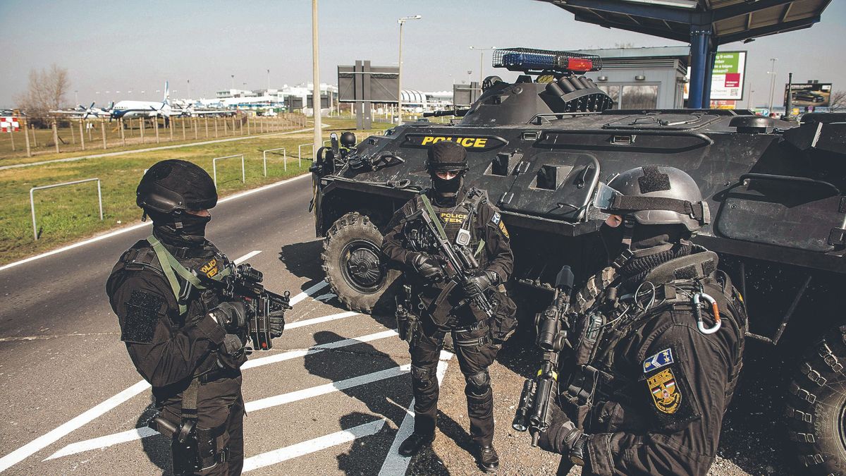 Terrorkészültség: növelni kell a biztonságot