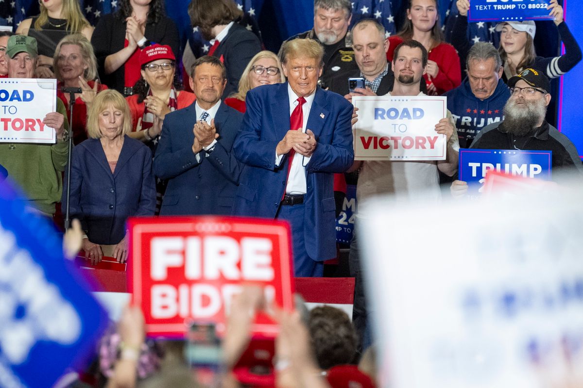 Donald Trump volt amerikai elnök, a Republikánus Párt nem hivatalos elnökjelöltje választási gyűlésen a Wisconsin állambeli Green Bayben 2024. április 2-án. (Fotó: MTI/EPA/Andy Manis)