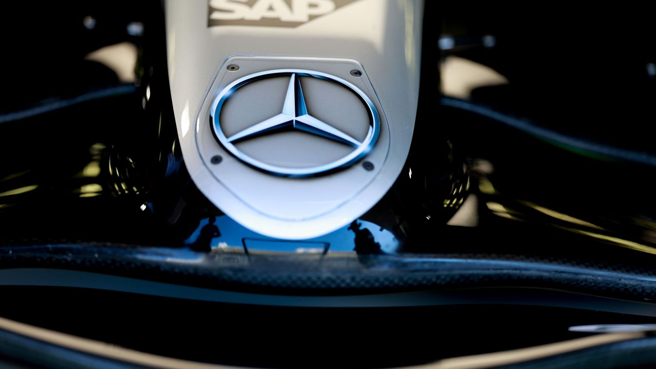 A Mercedes ma már legendás autói kerülnek kiállításra