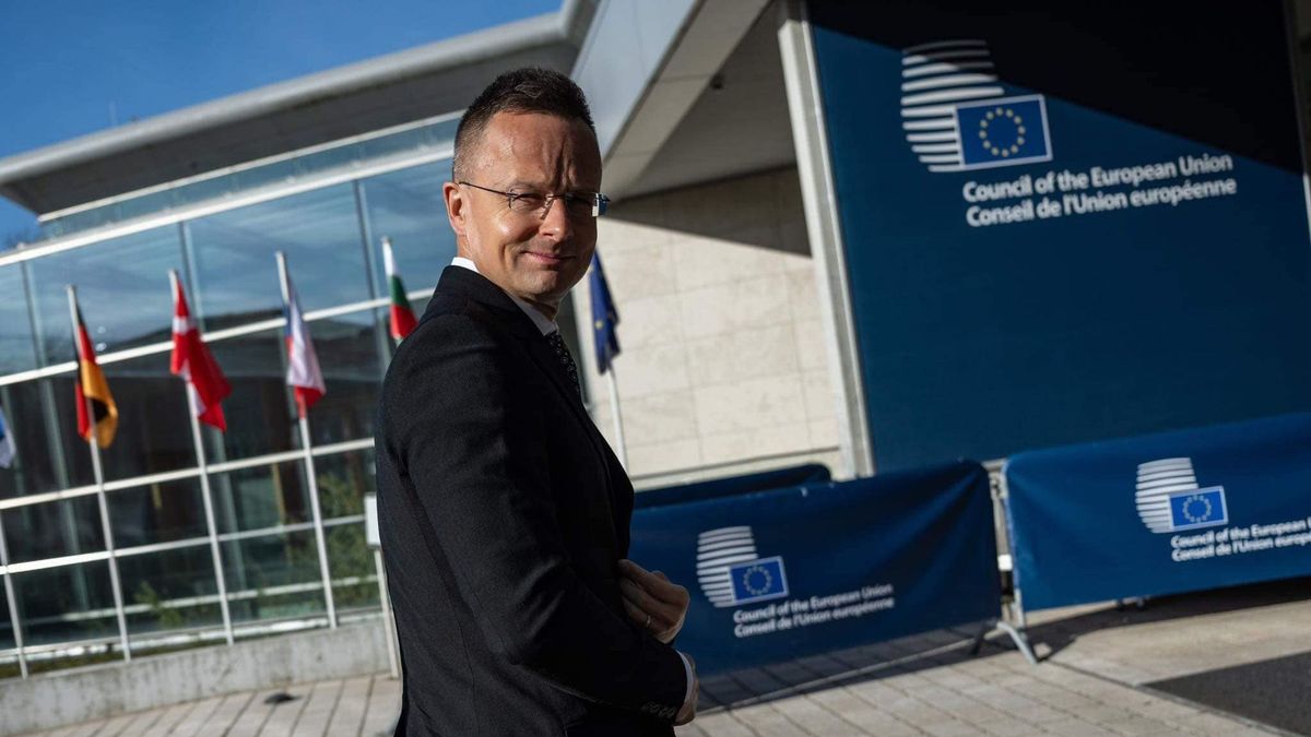 Szijjártó Péter: Egyre erőteljesebb a világháborús készülődés Brüsszelben