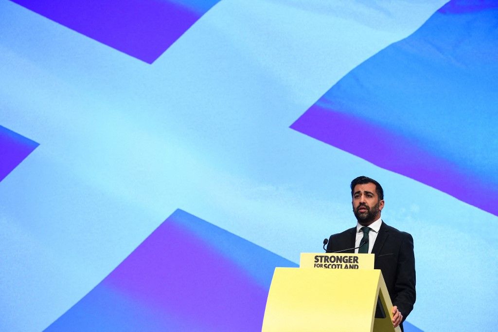 Humza Yousaf skót első miniszter beszédet mond a Skót Nemzeti Párt (SNP) éves konferenciáján Aberdeenben, 2023. október 17-én. (Fotó: AFP/ANDY BUCHANAN)